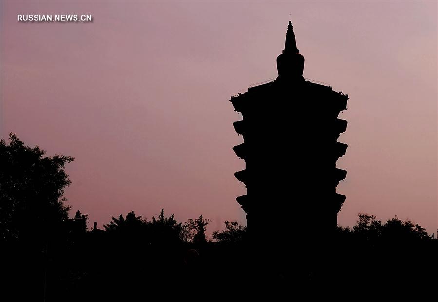 Тысячелетняя 'перевернутая' пагода Вэньфэн в Аньяне