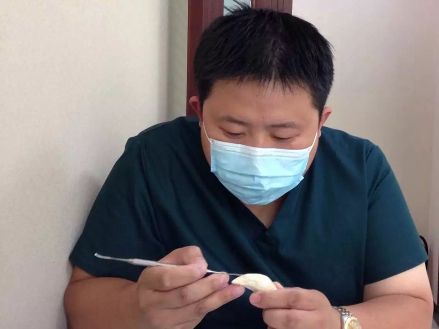 Суй Цинсун: смелый и решительный врач - ортодонт