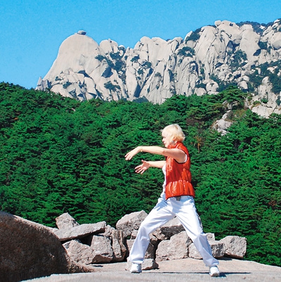 Россияне любят отдыхать и практиковать Кунфу в горах Тяньчжушань 