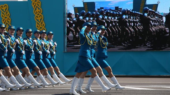 В Астане прошел военный парад в честь 25-летия образования ВС Казахстана 