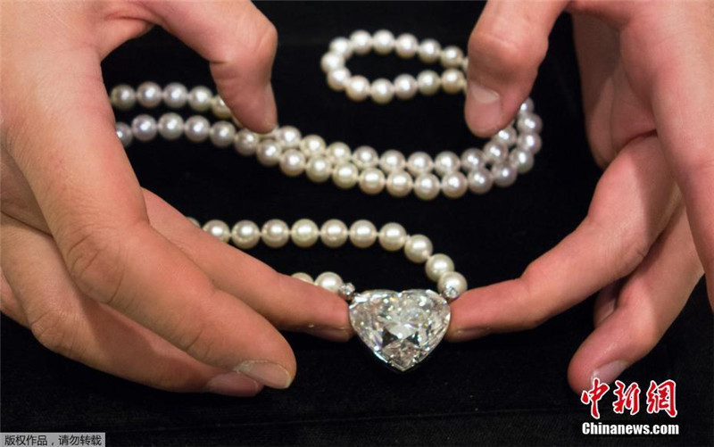 Самый большой в мире бриллиант в форме сердца продается с аукциона 
