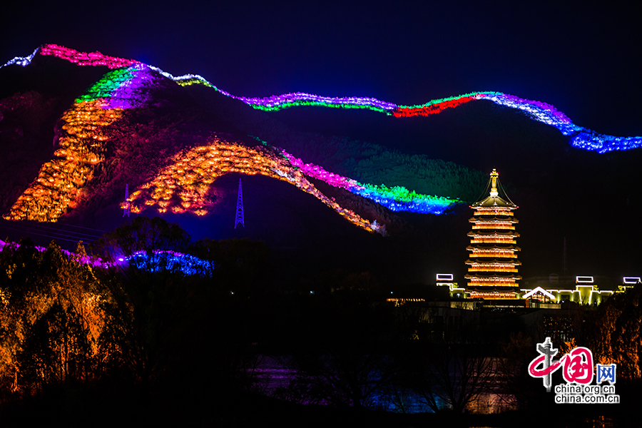 Сияние озера Янциху перед открытием форума «Один пояс, один путь» Сияние озера Янциху перед открытием форума «Один пояс, один путь»