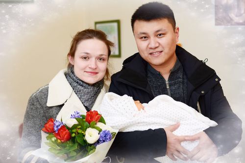 [Двойной выигрыш: и дело, и любовь] Китайский парень работает в Беларуси и там нашел свою любовь