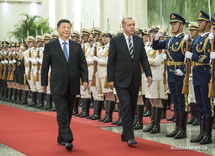Председатель КНР Си Цзиньпин сегодня в Доме народных собраний провел переговоры с прибывшим в Китай для участия в Форуме высокого уровня по международному сотрудничеству в рамках 'Пояса и пути' президентом Турции Тайипом Эрдоганом.