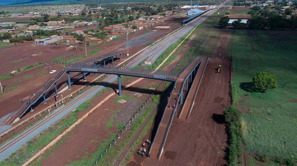Железная дорога Момбаса -- Найроби с высоты птичьего полета