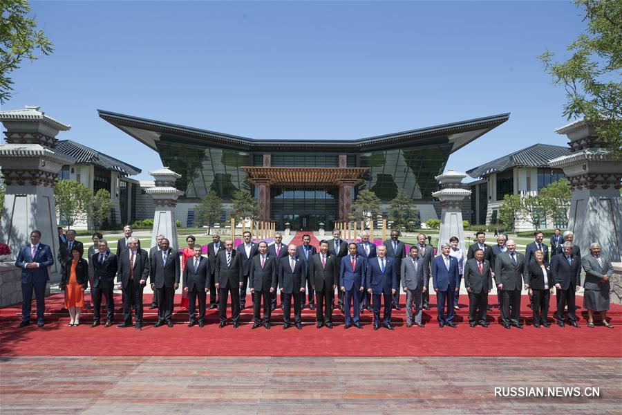 В понедельник в Международном конгресс-центре на озере Яньциху в пекинском районе Хуайжоу состоялся саммит за 'круглым столом' Форума высокого уровня по международному сотрудничеству в рамках 'Пояса и пути'