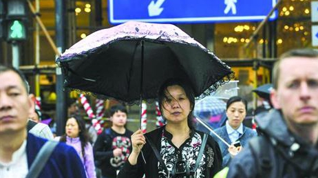 Иностранные СМИ хвалят пышное развитие экономики совместного использования в Китае: совместно использовать можно даже зонты