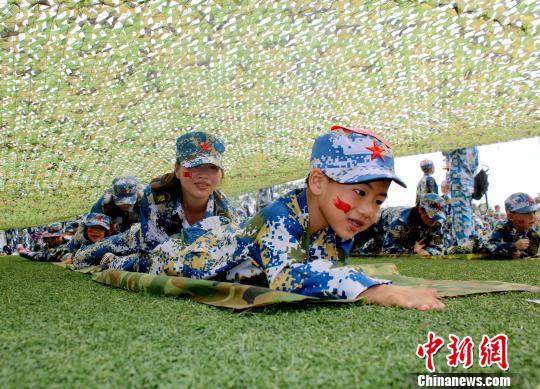 Военно-спортивное внеклассное мероприятие в рамках празднования Международного дня защиты детей в уезде Суйчуань провинции Цзянси