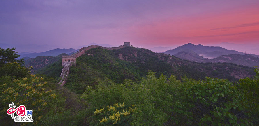 Живописная красота участка Великой китайской стены «Цзиньшаньлин»
