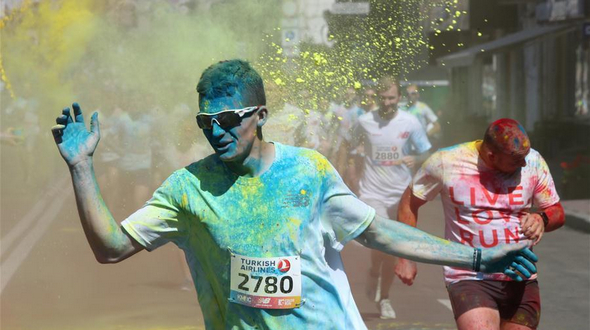 2000 человек приняли участие в 'Цветном забеге' в Киеве 