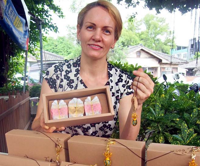 Идеальное сочетание: сувениры изготовлены красивой русской женщиной + Тайваньский десерт Фэнлису