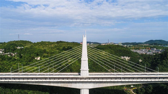 В провинции Гуйчжоу завершено строительство моста-'флейты'