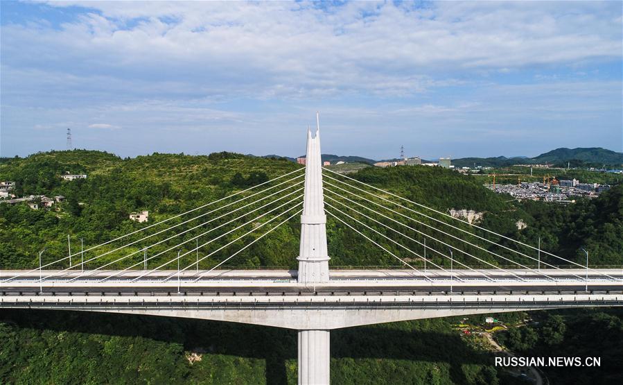 В провинции Гуйчжоу завершено строительство моста-'флейты'
