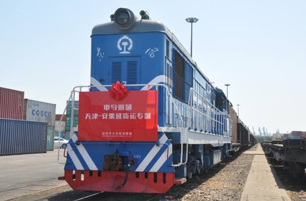 Первый международный товарный поезд из Тяньцзиня прибыл в узбекский город Андижан