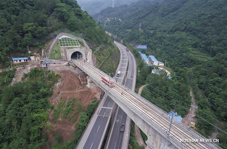 Крупнейшие строительные проекты Китая - Первая в Китае скоростная железнодорожная магистраль через горный хребет Циньлин