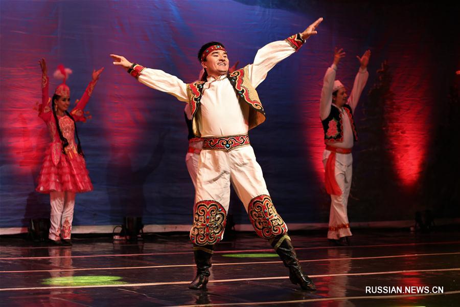 Сегодня в Астане состоялся концерт 'Красочный Шелковый путь - вечер народных песен и танцев'. 