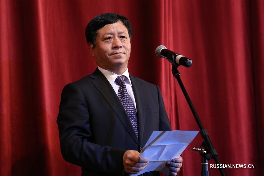 По словам китайского посла, содействие сближению между народами Китая и Казахстана -- важная составляющая строительства 'Одного пояса, одного пути'. 