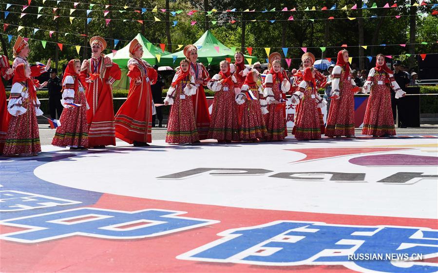 Праздничным шествием в Хэйхэ открылся китайско-российский культурный фестиваль