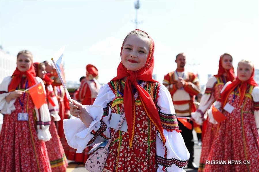 Праздничным шествием в Хэйхэ открылся китайско-российский культурный фестиваль