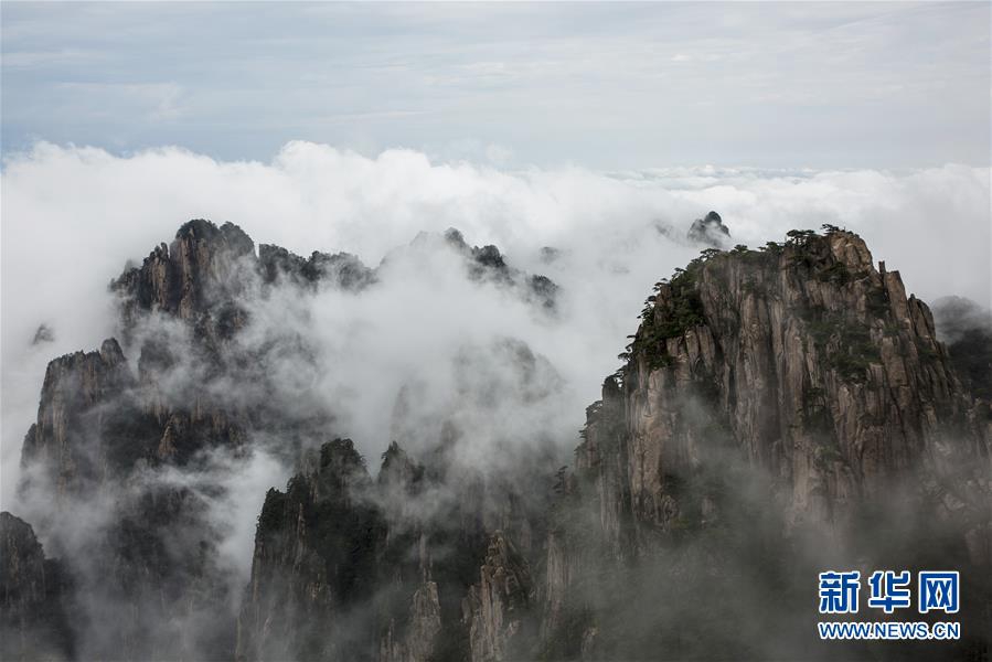Живописные горы Хуаншань после дождя 