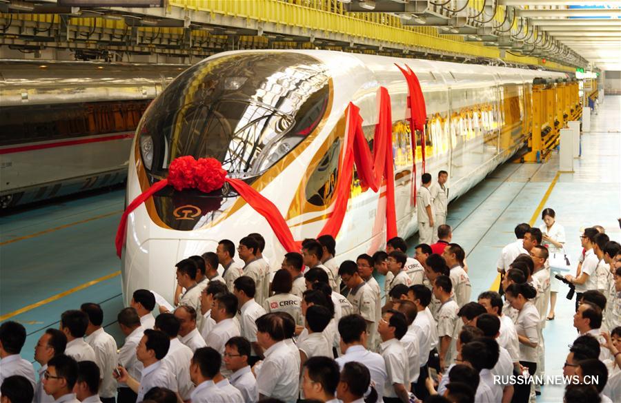 Новый китайский электропоезд самого передового международного уровня, являющийся разработкой и исключительной интеллектуальной собственностью Китайской железнодорожной корпорации, получил название 'Фусин' /'Возрождение'/. 