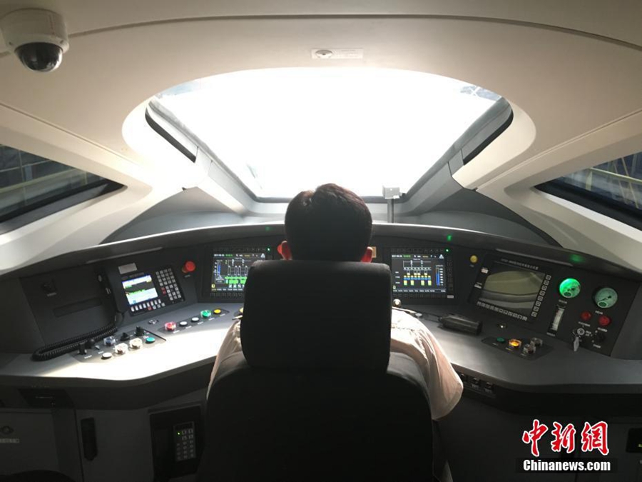 Интерьер нового китайского скоростного поезда ?Фусин? 