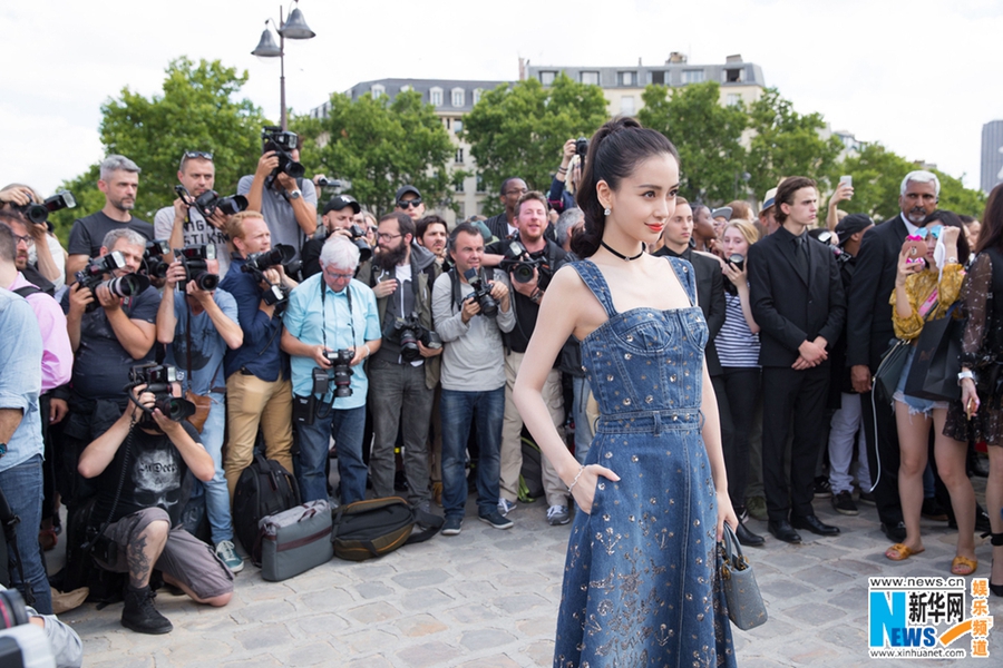 Китайская актриса АнджелаБэйби посетила модную неделю в Париже