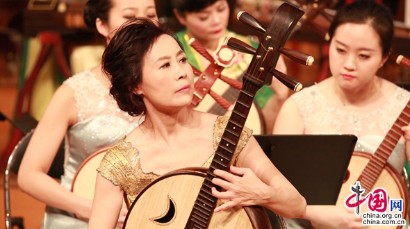 Музыкант по игре на Жуань Сюй Ян: передпть дух человека делу распространения национальной музыкиы