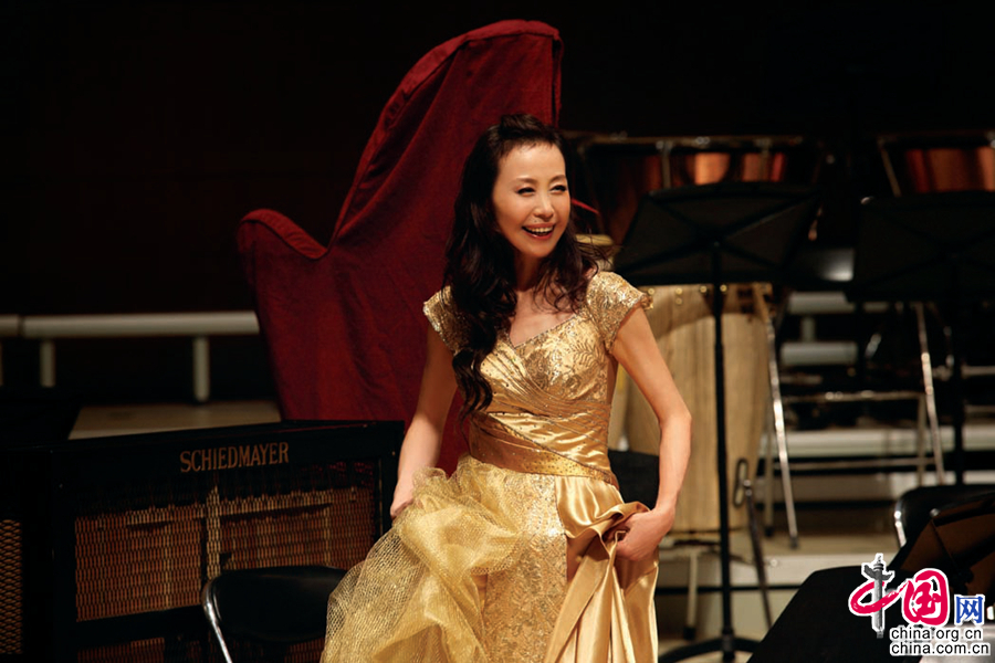 Музыкант по игре на Жуань Сюй Ян: внести дух человека в дело распространения национальной музыки