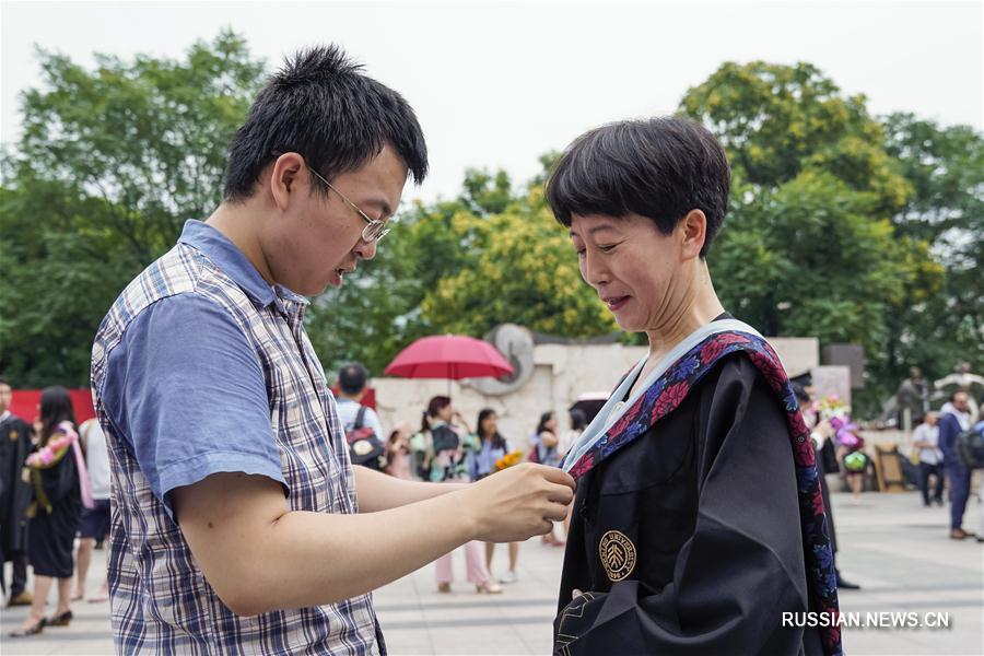 В Пекинском университете прошла церемония окончания основной программы обучения и присвоения ученых степеней 2017 года