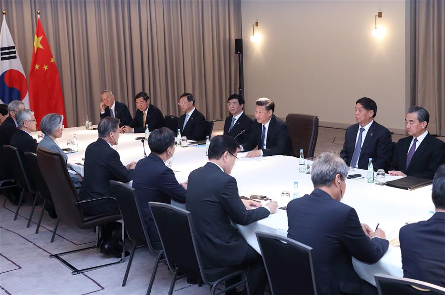Главы двух государств также обсудили ситуацию на Корейском полуострове. 