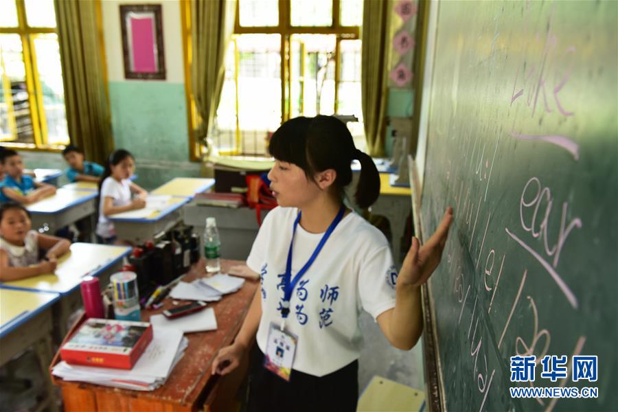 Студенты провинции Цзянси приняли участие в программе по улучшению школьного образования в деревнях в ходе летних каникул
