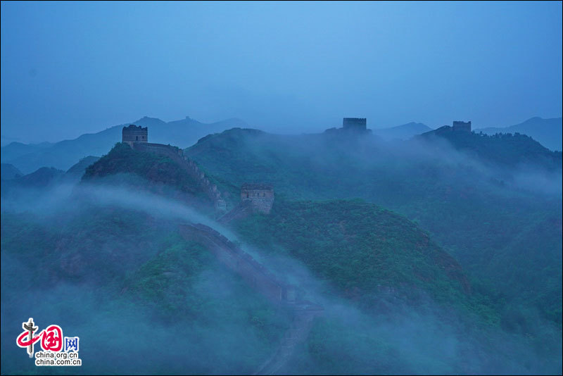 Участок Великой китайской стены «Цзиньшаньлин» после дождя
