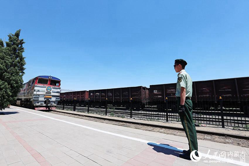 Специальный туристический поезд из Москвы в Пекин прибыл в Китай