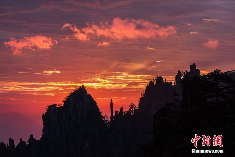 Восход солнца над горами Хуаншань