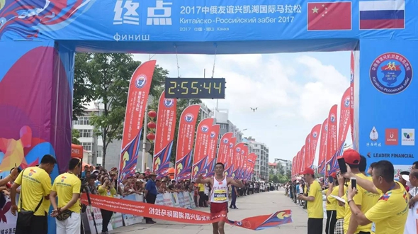 На озере Синкай стартовал китайско-российский международный марафон