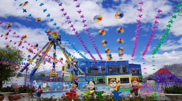 Сто тысяч разноцветных вертушек в детском парке Лхасы