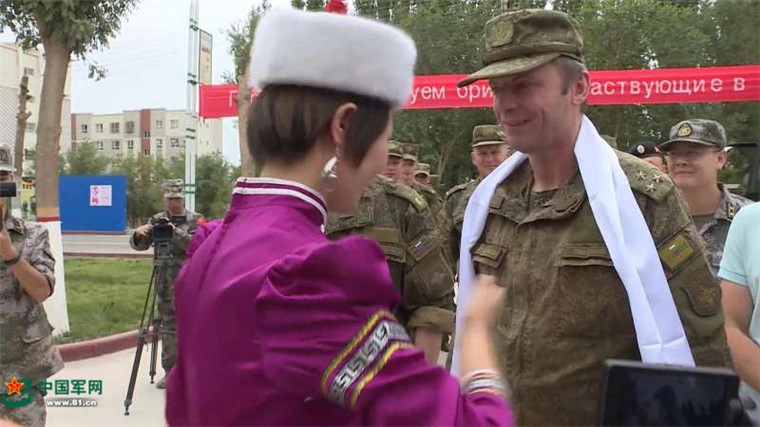 Российские военные первыми прибыли в китайский Синьцзян для участия в конкурсах АрМИ-2017