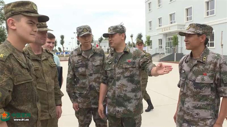 Российские военные первыми прибыли в китайский Синьцзян для участия в конкурсах АрМИ-2017