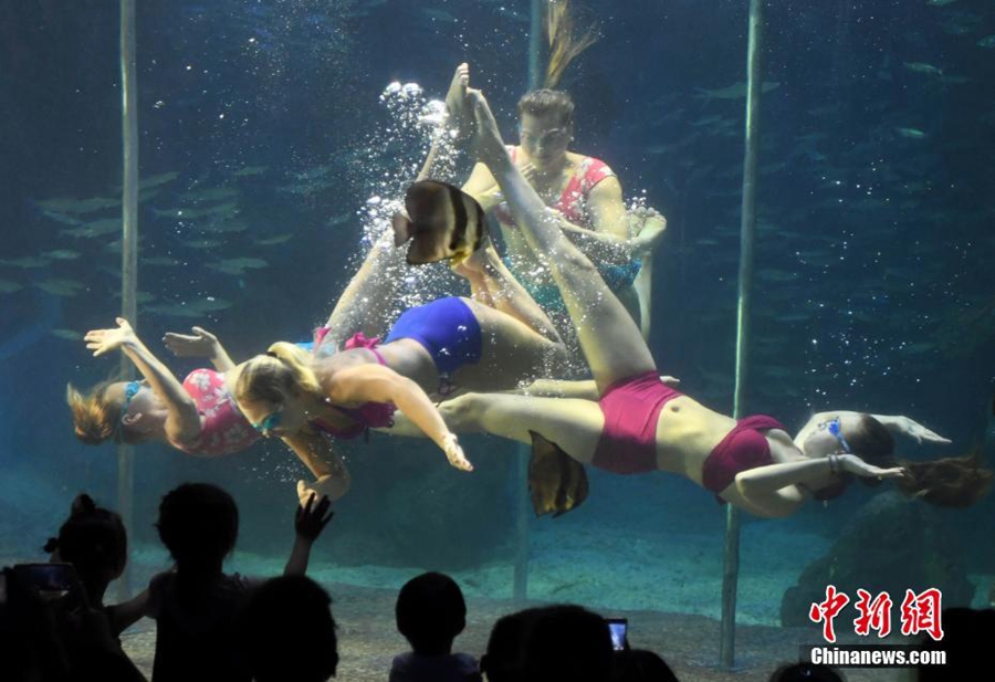 Российский подводный балет покорил жителей г. Фучжоу 