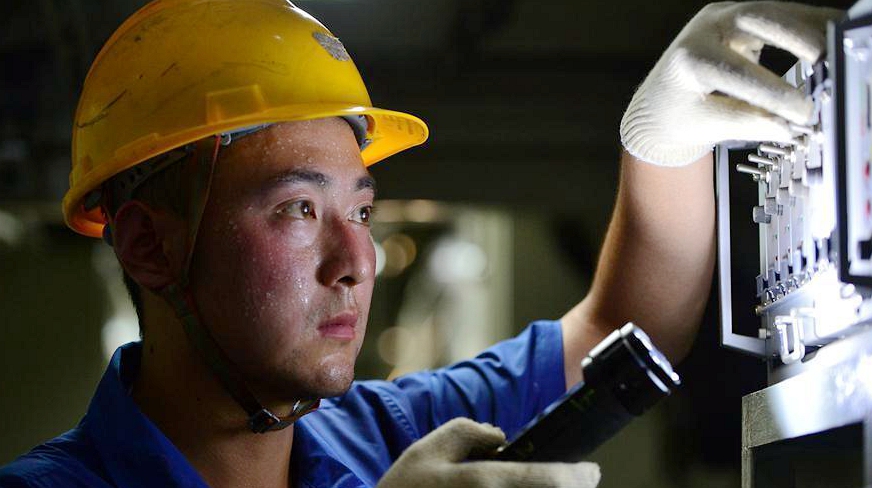 Китайские работники трудятся в летний зной