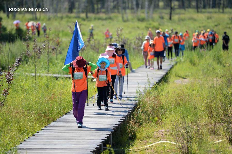 В походе участвуют 50 семей и около 150 человек из Китая и России.