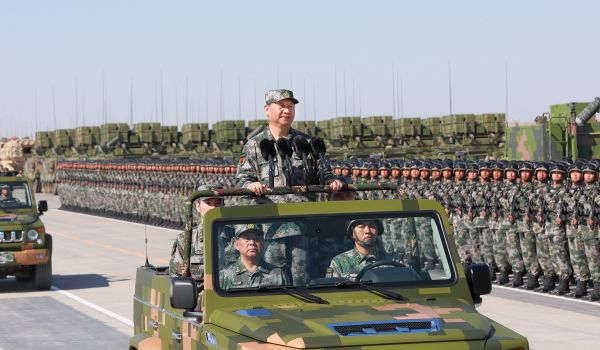 В фокусе иностранных СМИ оказалось участие Си Цзиньпина в параде вооруженных сил к 90-летию НОАК 