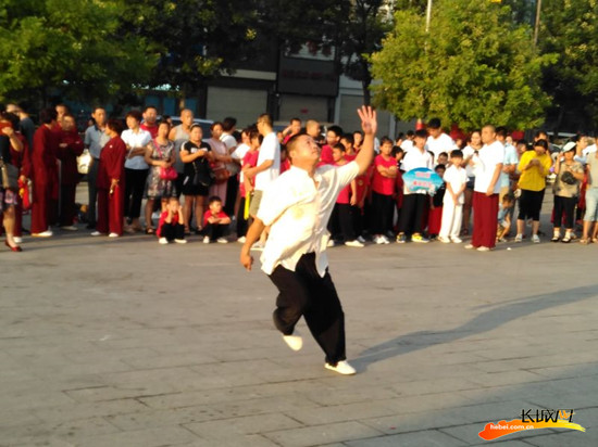 Тематические мероприятия, посвященные 9-му Национальному дню фитнеса, прошли в разных уголках Китая
