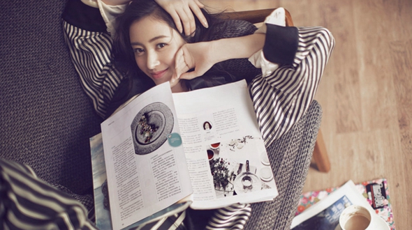 Очаровательная актриса Чжан Тяньай снялась в модной фотосессии