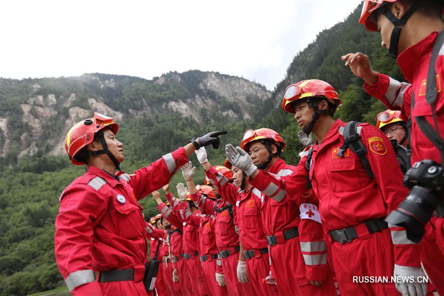 Спасательные работы продолжаются в уезде Цзючжайгоу провинции Сычуань /Юго-Западный Китай/, где 8 августа произошло землетрясение магнитудой 7,0. 