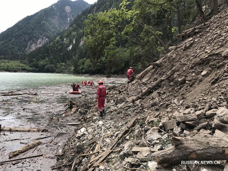 Спасательные работы продолжаются в уезде Цзючжайгоу провинции Сычуань /Юго-Западный Китай/, где 8 августа произошло землетрясение магнитудой 7,0. 