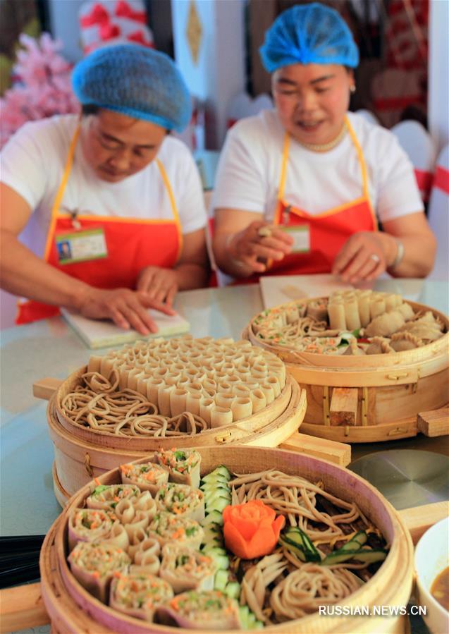 Конкурс по приготовлению овсяной лапши в уезде Учуань 