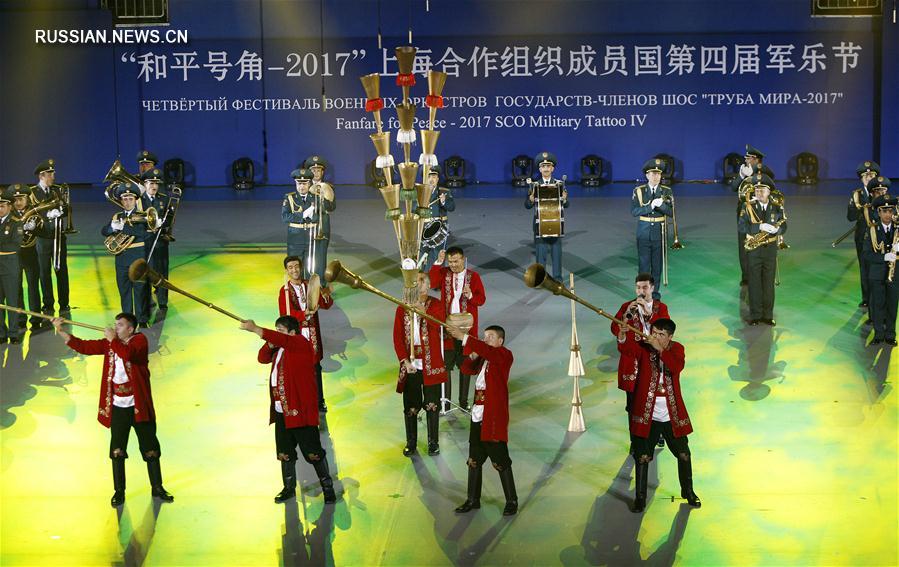В фестивале приняли участие китайские военные оркестры НОАК и ВМС НОАК, а также военные оркестры из Кыргызстана, Пакистана, России и Таджикистана, общее число участников составляет 426 человек. 
