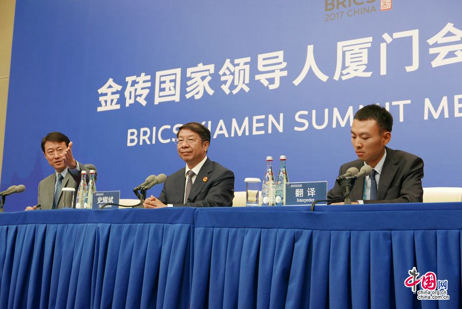 Заместитель министра финансов КНР Ши Яобинь отметил, что новый банк развития БРИКС уже достиг новой высоты в реализации хорошего начинания. 